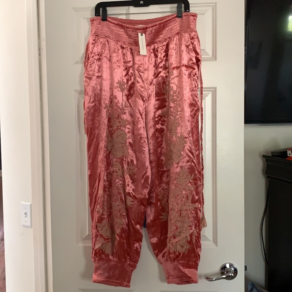 BNWT Anthropologie boho velvet rose/pink pants